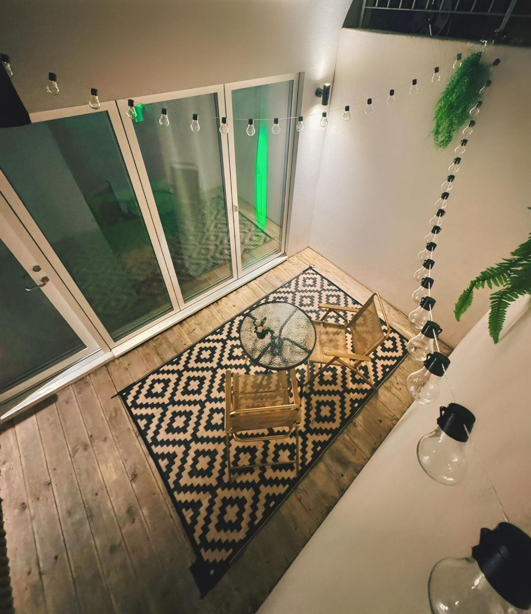 Tropical Room With Private Bathroom And Patio ロンドン エクステリア 写真